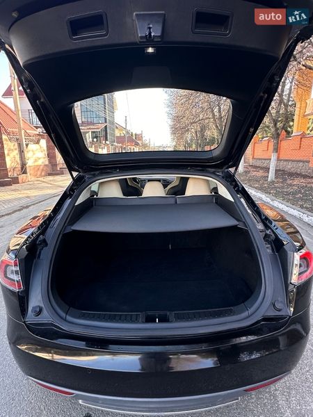 Лифтбек Tesla Model S 2015 в Киеве фото 41 Лифтбек Tesla Model S 2015 в Киеве