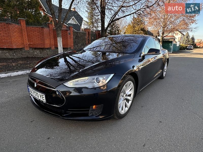 Лифтбек Tesla Model S 2015 в Киеве фото 10 Лифтбек Tesla Model S 2015 в Киеве