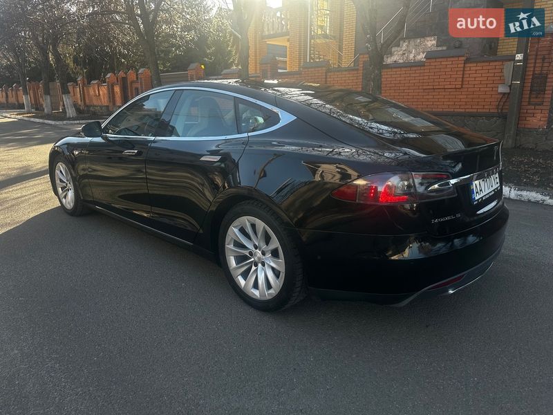 Лифтбек Tesla Model S 2015 в Киеве фото 23 Лифтбек Tesla Model S 2015 в Киеве