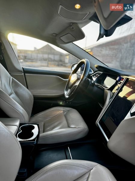 Ліфтбек Tesla Model S 2016 в Вінниці