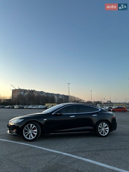 Лифтбек Tesla Model S 2014 в Львове