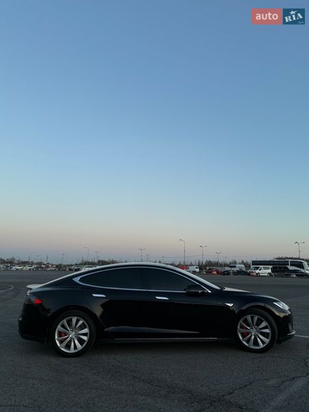 Лифтбек Tesla Model S 2014 в Львове