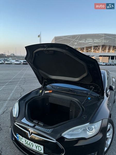 Лифтбек Tesla Model S 2014 в Львове
