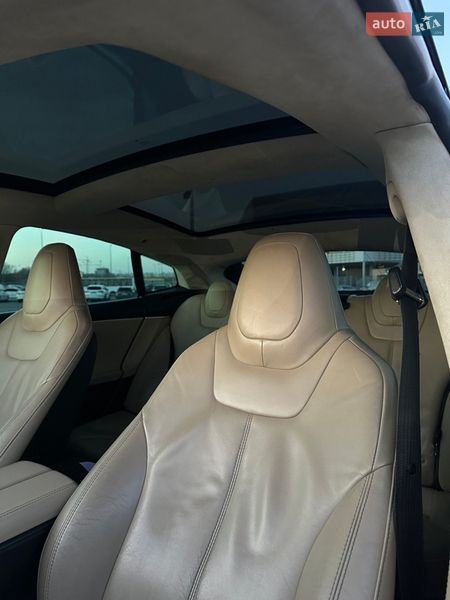 Ліфтбек Tesla Model S 2014 в Львові