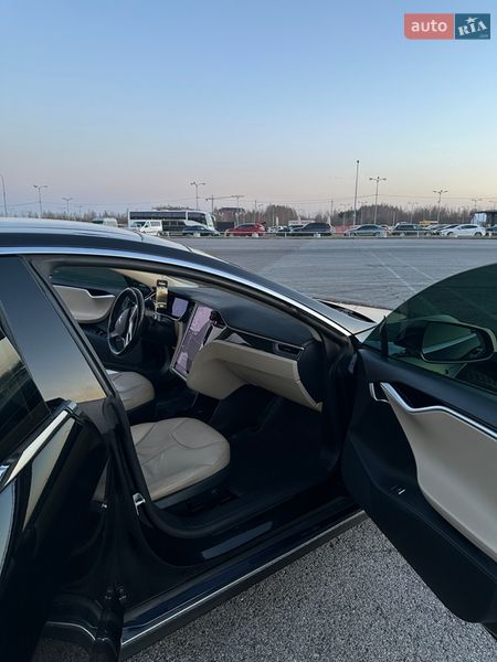 Ліфтбек Tesla Model S 2014 в Львові