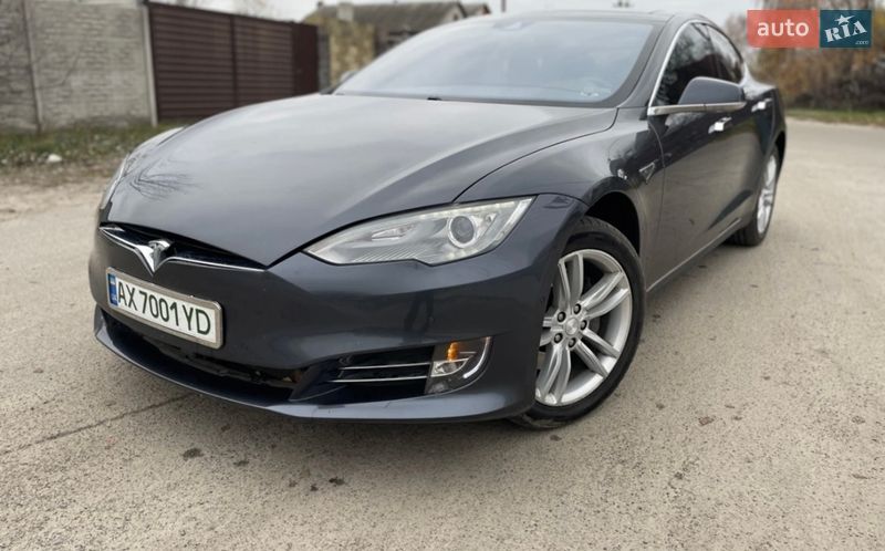 Tesla Model S 2015