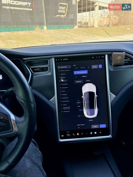Лифтбек Tesla Model S 2018 в Киеве