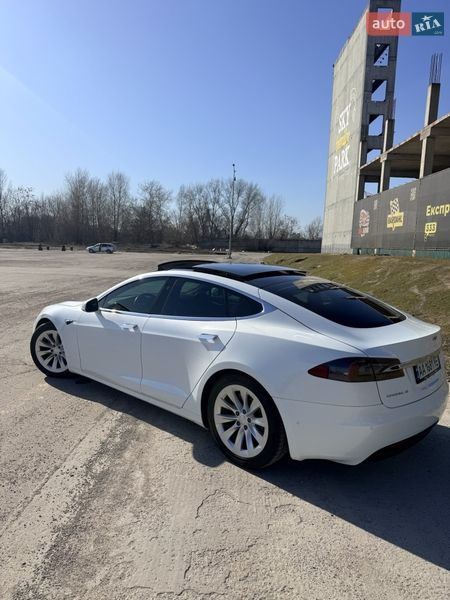 Лифтбек Tesla Model S 2018 в Киеве