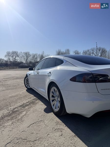 Лифтбек Tesla Model S 2018 в Киеве