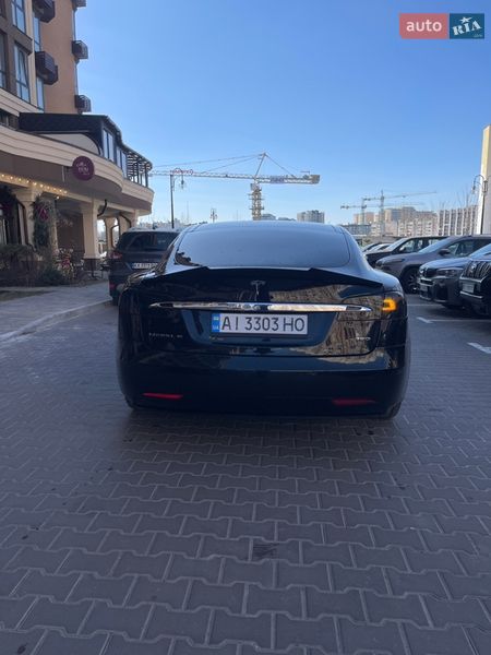 Лифтбек Tesla Model S 2016 в Киеве
