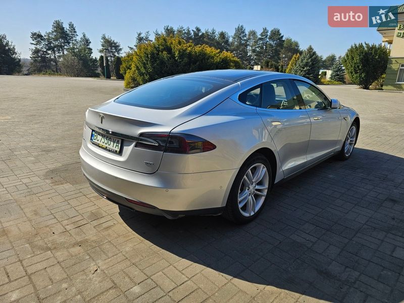 Лифтбек Tesla Model S 2015 в Судовой Вишне