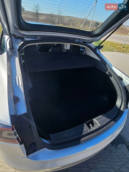 Лифтбек Tesla Model S 2015 в Судовой Вишне