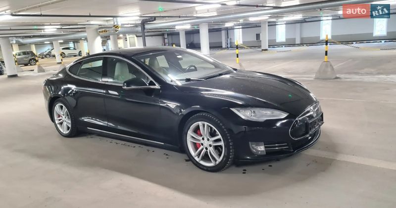 Tesla Model S 2015
