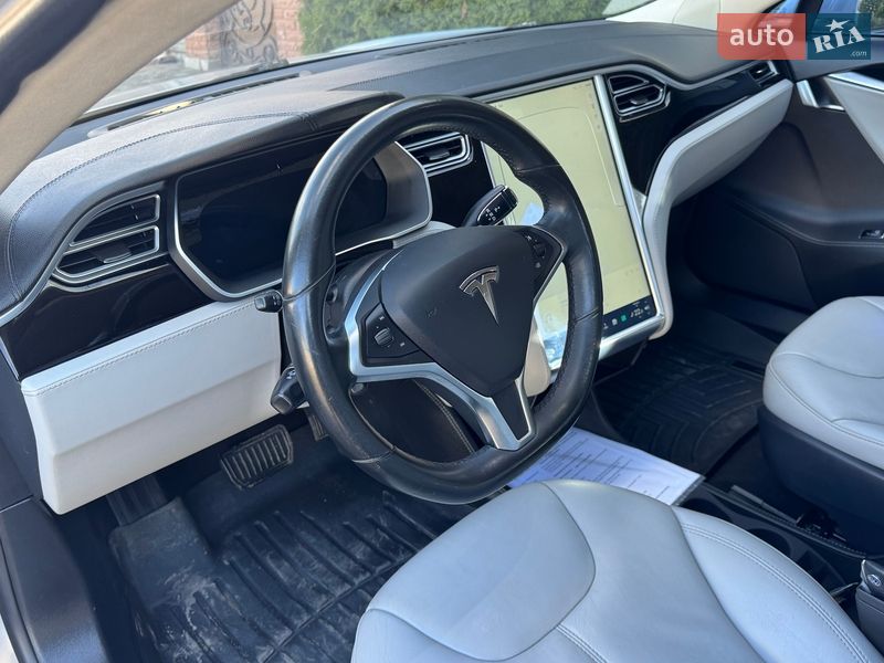 Ліфтбек Tesla Model S 2014 в Прилуках