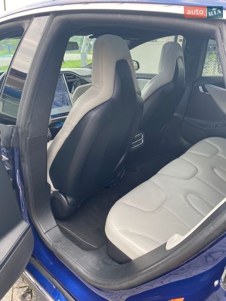 Ліфтбек Tesla Model S 2015 в Хмельницькому