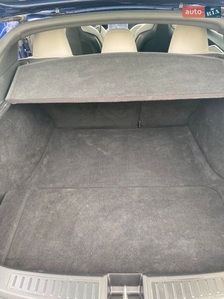 Ліфтбек Tesla Model S 2015 в Хмельницькому