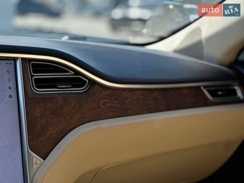 Ліфтбек Tesla Model S 2017 в Луцьку