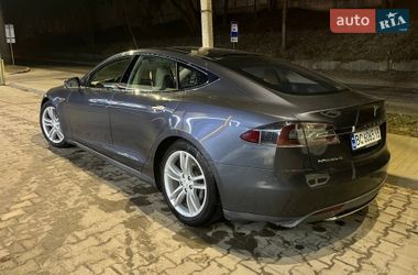 Лифтбек Tesla Model S 2015 в Львове