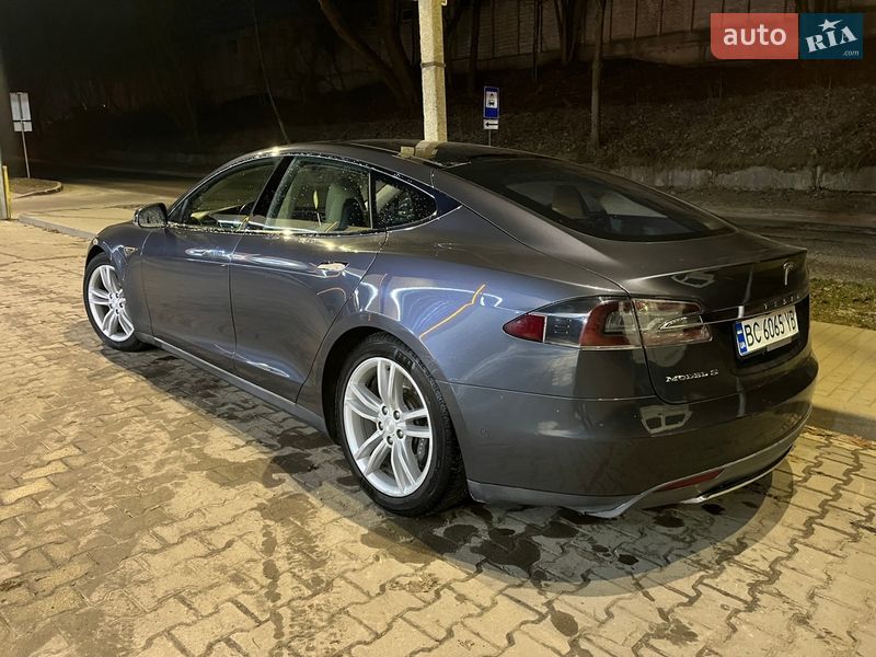 Лифтбек Tesla Model S 2015 в Львове фото 4 Лифтбек Tesla Model S 2015 в Львове