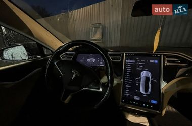 Лифтбек Tesla Model S 2015 в Львове