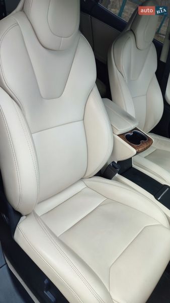 Лифтбек Tesla Model S 2017 в Киеве фото 4 Лифтбек Tesla Model S 2017 в Киеве