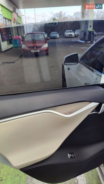 Лифтбек Tesla Model S 2017 в Киеве фото 11 Лифтбек Tesla Model S 2017 в Киеве