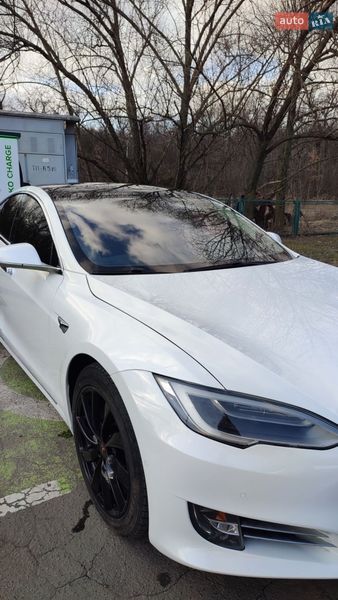 Лифтбек Tesla Model S 2017 в Киеве фото 15 Лифтбек Tesla Model S 2017 в Киеве