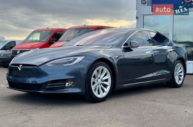 Лифтбек Tesla Model S 2017 в Киеве