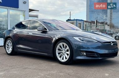 Лифтбек Tesla Model S 2017 в Киеве