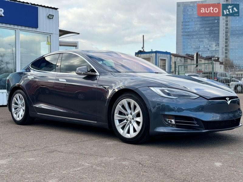 Ліфтбек Tesla Model S 2017 в Києві