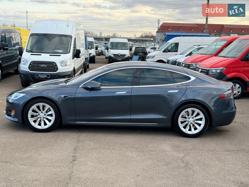 Ліфтбек Tesla Model S 2017 в Києві