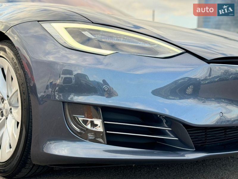 Ліфтбек Tesla Model S 2017 в Києві