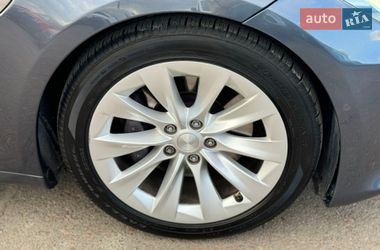 Лифтбек Tesla Model S 2017 в Киеве
