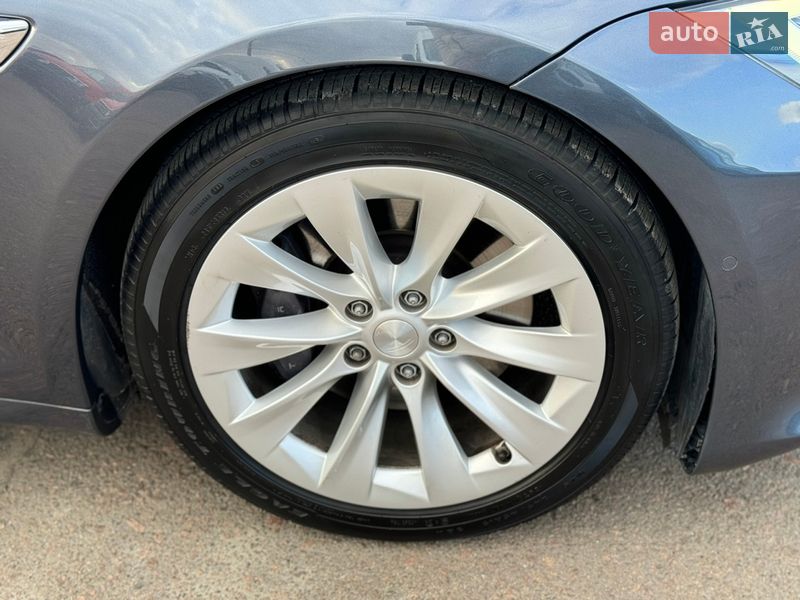 Ліфтбек Tesla Model S 2017 в Києві