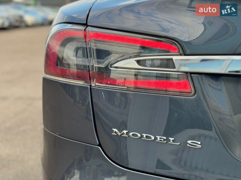 Ліфтбек Tesla Model S 2017 в Києві