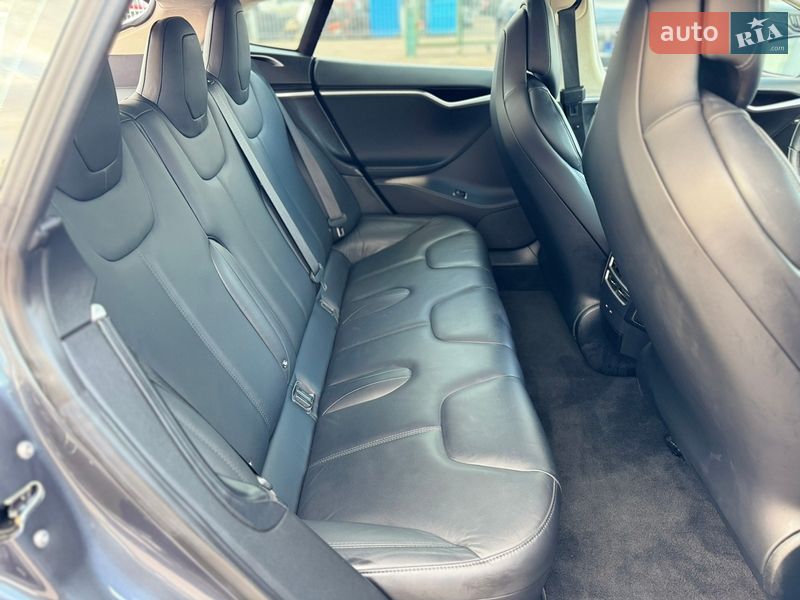 Ліфтбек Tesla Model S 2017 в Києві