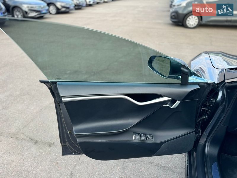 Ліфтбек Tesla Model S 2017 в Києві