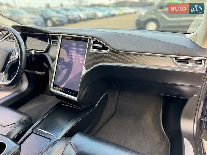 Ліфтбек Tesla Model S 2017 в Києві