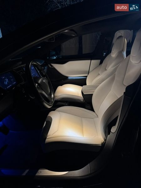 Лифтбек Tesla Model S 2018 в Черновцах фото 16 Лифтбек Tesla Model S 2018 в Черновцах