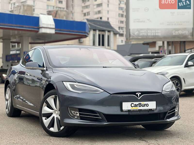 Tesla Model S 2020