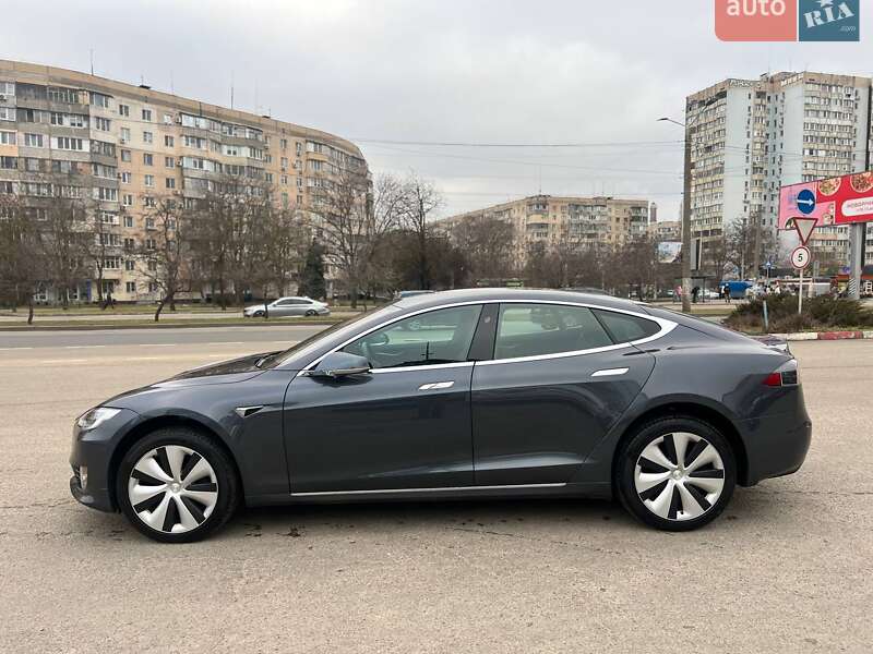 Лифтбек Tesla Model S 2020 в Одессе