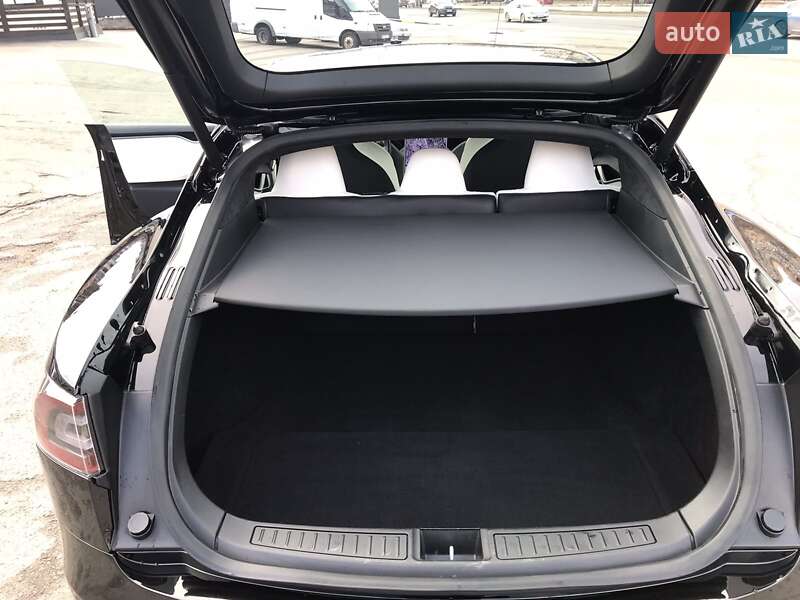 Лифтбек Tesla Model S 2019 в Одессе