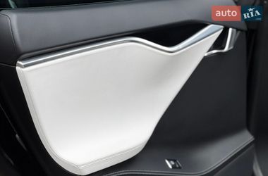 Лифтбек Tesla Model S 2017 в Киеве