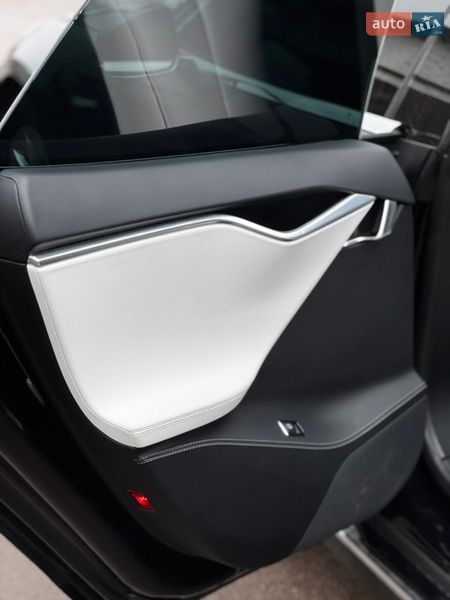 Лифтбек Tesla Model S 2017 в Киеве фото 9 Лифтбек Tesla Model S 2017 в Киеве