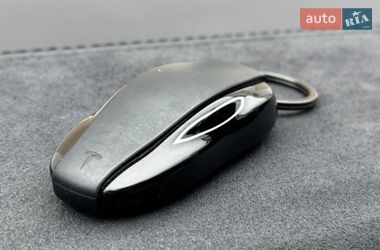 Лифтбек Tesla Model S 2017 в Киеве