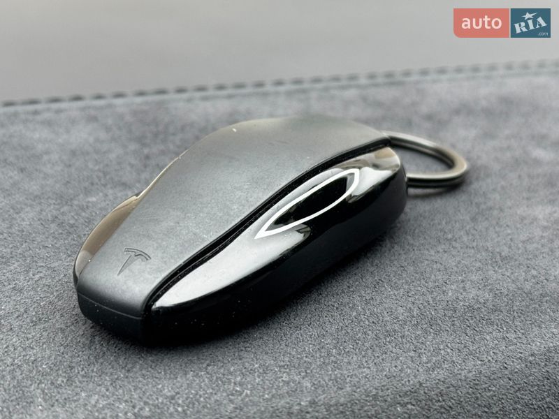 Лифтбек Tesla Model S 2017 в Киеве фото 20 Лифтбек Tesla Model S 2017 в Киеве