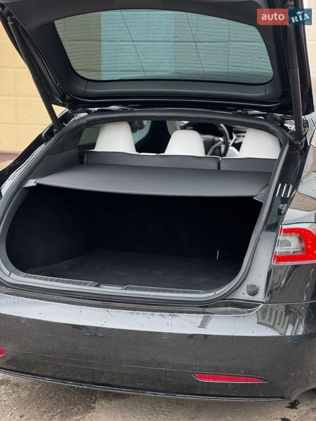 Лифтбек Tesla Model S 2017 в Киеве фото 22 Лифтбек Tesla Model S 2017 в Киеве