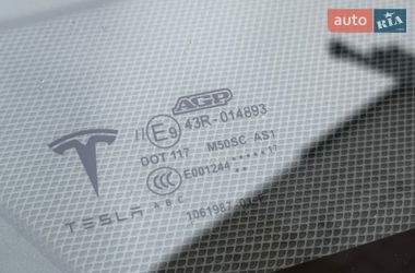 Лифтбек Tesla Model S 2017 в Киеве