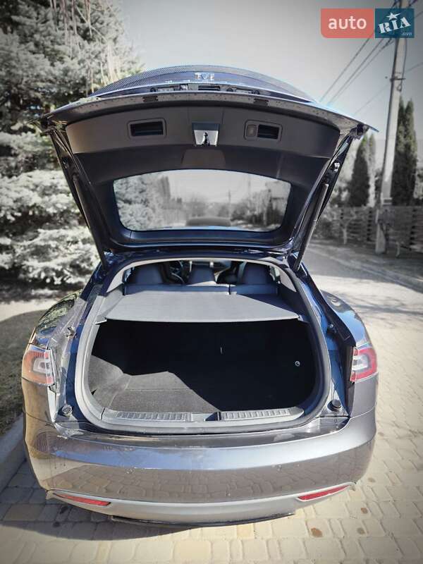 Лифтбек Tesla Model S 2016 в Киеве фото 25 Лифтбек Tesla Model S 2016 в Киеве