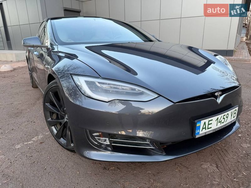 Tesla Model S 2020